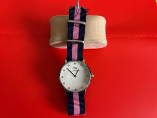 Reloj Daniel Wellington Blanco y Multicolor