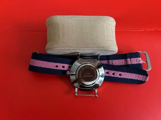 Reloj Daniel Wellington Blanco y Multicolor