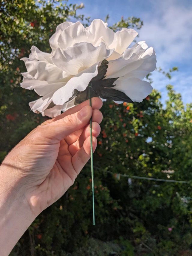 Flor flamenca beige grande para feria y romería