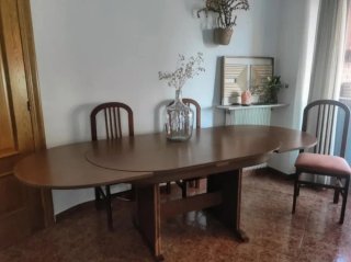 Mesa de comedor extensible y 4 sillas