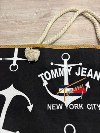 Bolso de playa Tommy Jeans negro y blanco