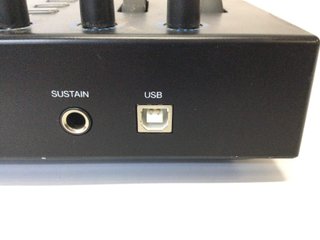 E468635-0 Controlador Alesis V61