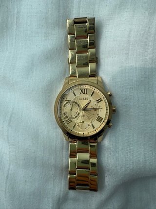 Reloj Guess Dorado