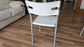 12 Sillas PVC (4 negras, 8 blancas)