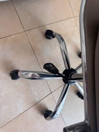 Silla de oficina ergonómica beige
