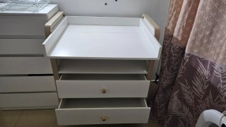 Cambiador de bebé con cajones de Ikea
