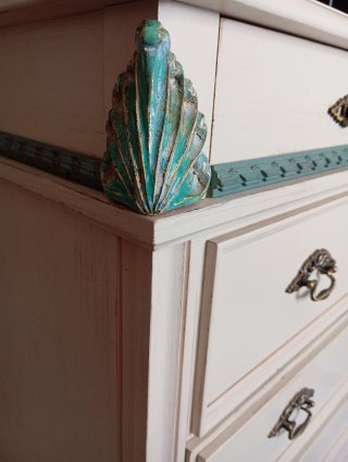 Cómoda de madera beige y verde