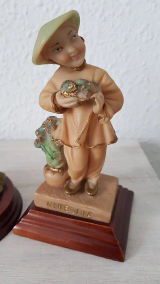 Pareja Figuras Resina y Madera