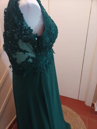 Vestido de fiesta verde con encaje