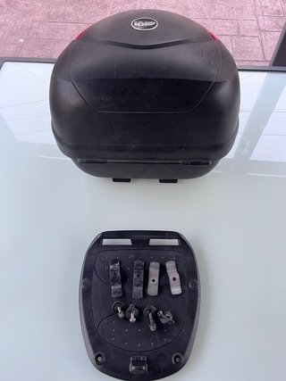 Baúl Givi Top Case y Parrilla