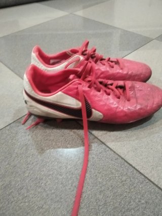 Botas de fútbol Nike rosas
