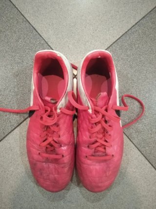 Botas de fútbol Nike rosas