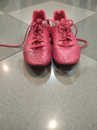 Botas de fútbol Nike rosas