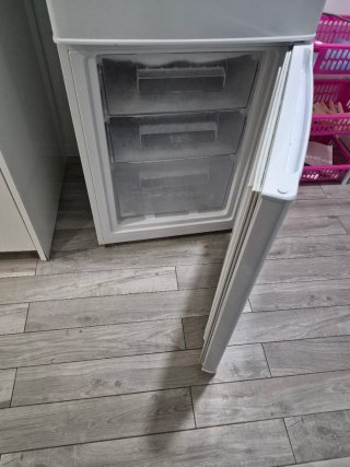 Refrigerador HIGH ONE como nuevo Me urge vender