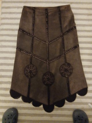 Falda de piel marrón de diseño
