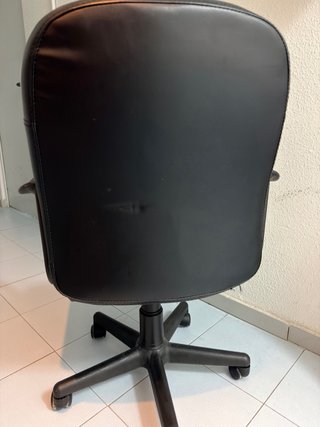 Silla de oficina negra