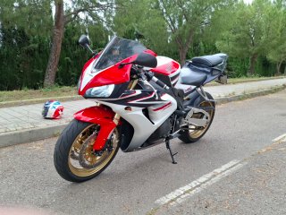 Honda CBR 1000RR HRC Roja y Blanca