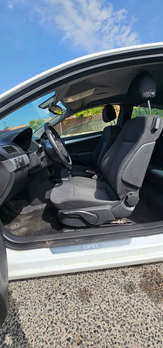 Opel Astra Gtc 2010