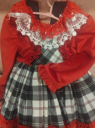 Vestido menina com folhos e padrão xadre
