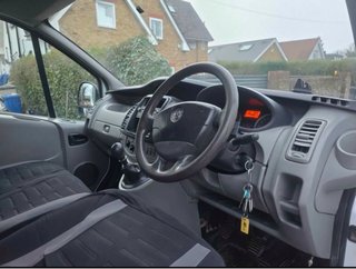 Opel Vivaro 2014 inglesa para piezas o circular