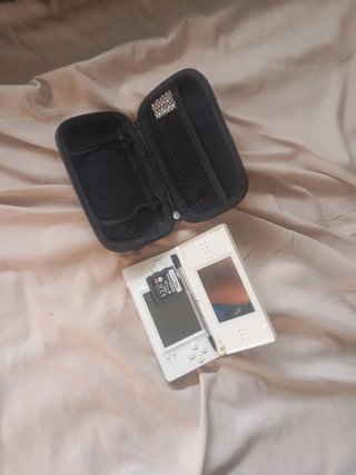 Nintendo DS Lite Blanca + Accesorios