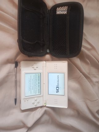 Nintendo DS Lite Blanca + Accesorios