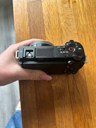 Sony ZV-E10 + objetivo + SD + trípode