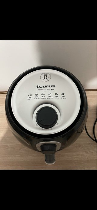 Freidora de aire Taurus negra
