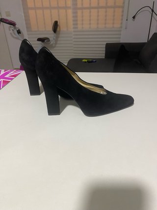 Zapatos de tacón negros de ante