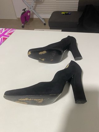 Zapatos de tacón negros de ante