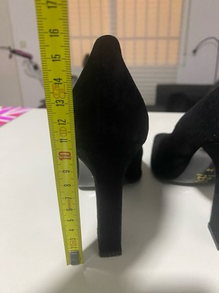 Zapatos de tacón negros de ante