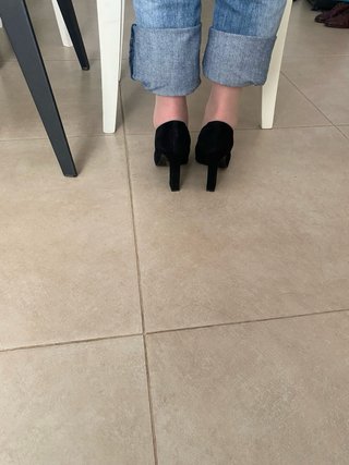 Zapatos de tacón negros de ante