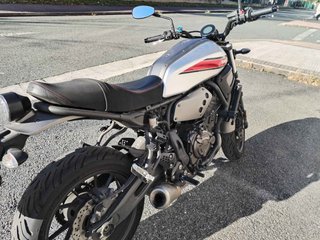 Yamaha XSR 700 Gris/Roja