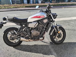 Yamaha XSR 700 Gris/Roja