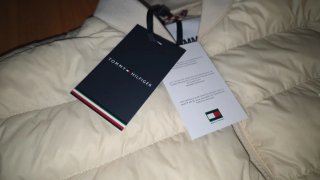 Piumino Tommy Hilfiger panna. Nuovo con cartellino