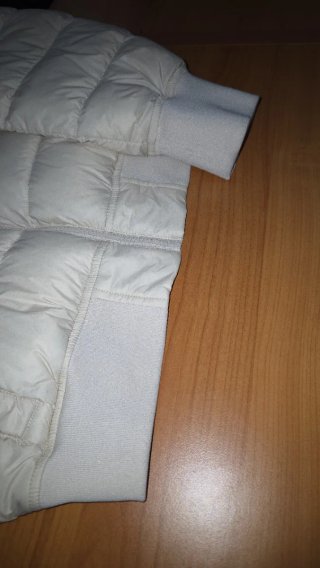 Piumino Tommy Hilfiger panna. Nuovo con cartellino