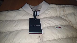 Piumino Tommy Hilfiger panna. Nuovo con cartellino
