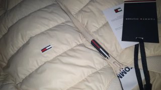 Piumino Tommy Hilfiger panna. Nuovo con cartellino
