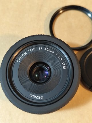Canon EF 40mm f/2.8 STM