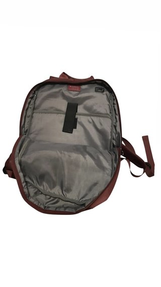Mochila roja resistente