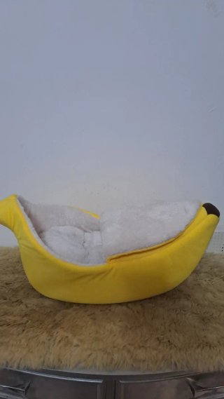 Cama para mascotas con forma de plátano