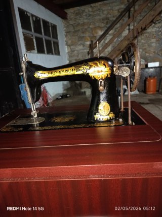 Máquina de coser Singer antigua