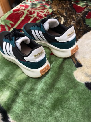 Zapatillas Adidas Negras y Verdes
