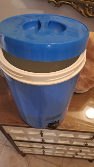 Nevera portátil. Cubo hermético