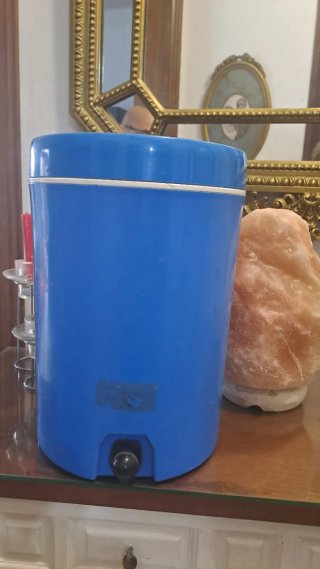 Nevera portátil. Cubo hermético