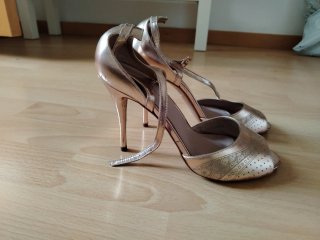 Sandalias oro rosa tacón