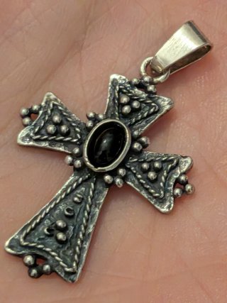 Cruz Plata 925 con Piedra Negra Ovalada