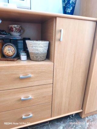 Mueble con ruedas madera