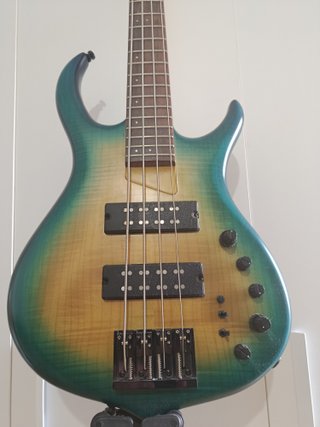 Bajo Eléctrico Marcus Miller M7