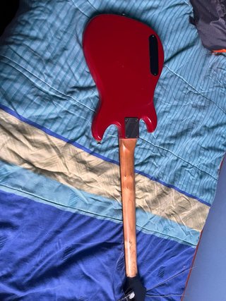 Bajo Eléctrico Rojo
